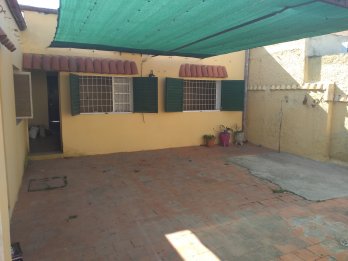 ALQUILO CASA Calle ITUZAINGO 129 PNA. MUY AMPLIA c/cochera