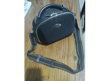CARTERA CON FORMA DE VALIJA