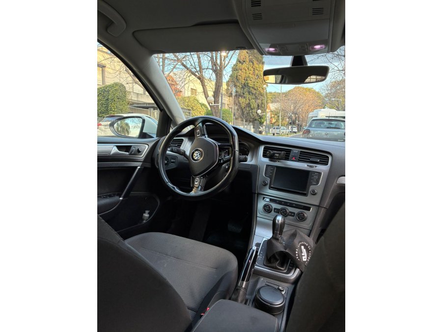 DUEÑA VENDE Golf confortline c/ cruise control y caja DSG 7