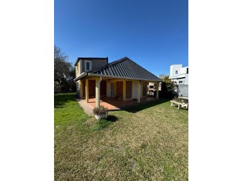 VENTA - Casa quinta, ubicada en Sauce Montrull