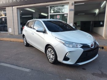 Patentado 2025 Toyota Yaris XS 1.5 CVT 5p Km 2.200
