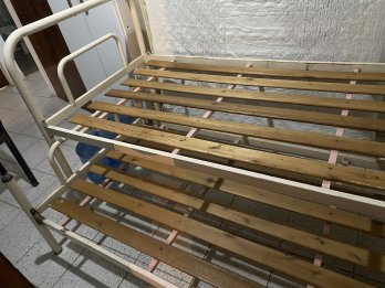 Vendo cama de caño tipo nido con colchones