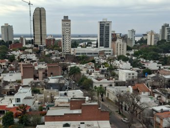 Alquilo departamento de dos dormi con cochera en zona parque