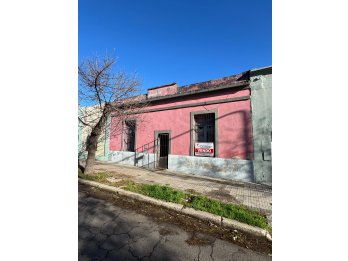 OPORTUNIDAD CASA A RECICLAR - CALLE PATAGONIA Y 25 DE JUNIO