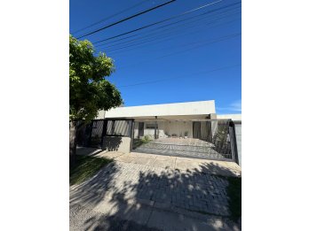 Exclusiva casa en venta zona plumazo.