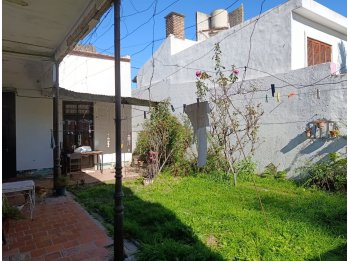 VENDO CASA 2DORM + DPTO 2DORM - PARAGUAY E/ITALIA Y PELLEGR