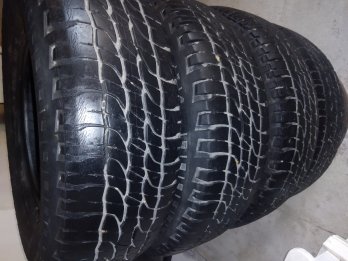 Vendo 4 neumáticos Michelin 235-75-15 $200.000 los 4