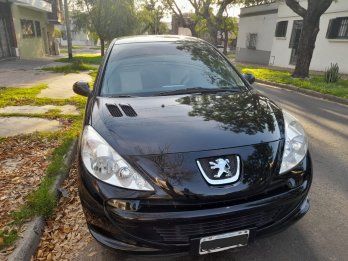 Vendo Peugeot 207 Compat, 68.000 KM, Año 2014