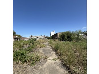 OPORTUNIDAD VENDO AMPLIO TERRENO SOBRE AV. ALMAFUERTE