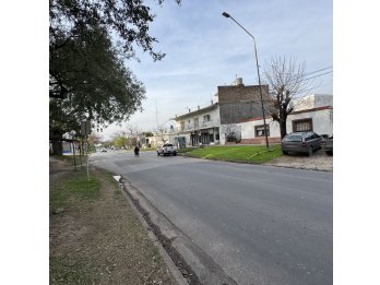 SE VENDE AMPLIO TERRENO  EN PARANÁ 1500 m2