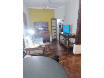 VENDO CASA 2 DORMITORIOS A METROS CALLE SALTA