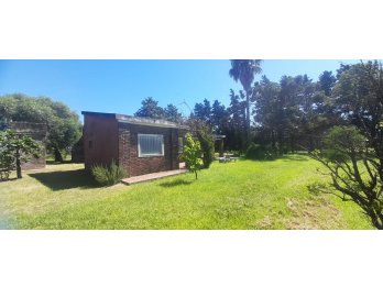 SE VENDE CASA CON GRAN TERRENO PARQUIZADO EN COLONIA ENSAYO‼