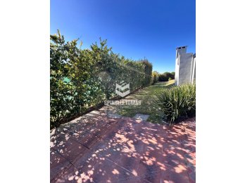 CASA PREMIUM EN ORO VERDE, PISCINA Y JARDIN VERDE. EXCELENTE