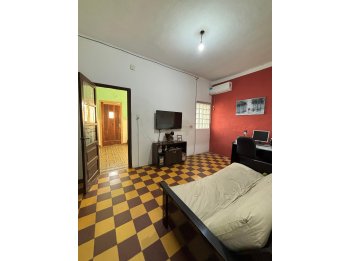SE VENDE CASA CALLE RONDEAU, excelente oportunidad