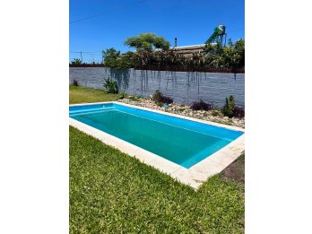 CASA QUINTA CON PISCINA EN COLONIA ENSAYO, TERRENO DE 450M2.