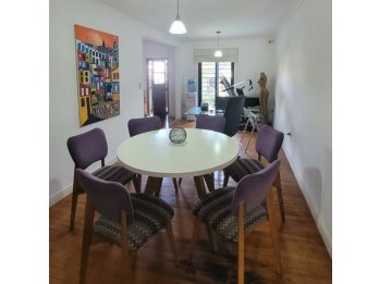 VENDO LINDA y AMPLIA CASA 3DORM - CALLE VILLAGUAY