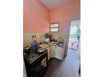 Se vende casa de 3 habitaciones en zona Alvarado y Ejército