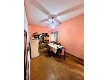 Se vende casa de 3 habitaciones en zona Alvarado y Ejército