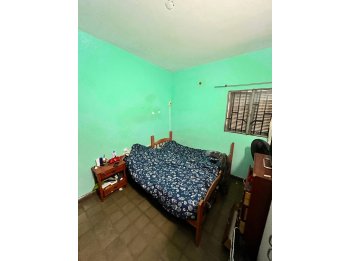 Se vende casa de 3 habitaciones en zona Alvarado y Ejército