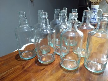 VENDO 30 BOTELLAS DE 700cc TRANSPARENTES
