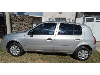 VENDO CLIO MIO AÑO 2013