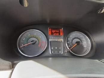VENDO CLIO MIO AÑO 2013