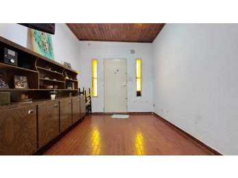 VENTA CASA DOS DORMITORIOS Y COCHERA EN SANTA LUCIA