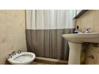 VENTA CASA DOS DORMITORIOS Y COCHERA EN SANTA LUCIA