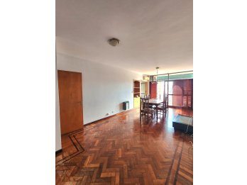 DEPARTAMENTO CENTRICO DE 2 DORM CON COCHERA PARA 2 AUTOS