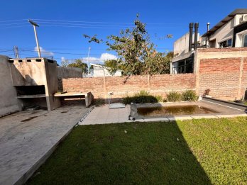 SE VENDE CASA DE 2 HABITACIONES EN BARRIO LOS CEDROS