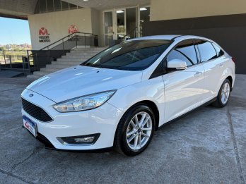 FORD Focus 4p 2.0 SE MT. Recibo vehículos