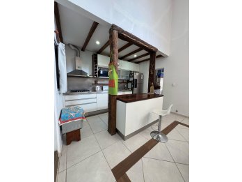 CASA EN VENTA CON GRAN TERRENO - ZONA LA TOMA.