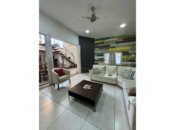 CASA EN VENTA CON GRAN TERRENO - ZONA LA TOMA.