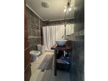 CASA EN VENTA CON GRAN TERRENO - ZONA LA TOMA.