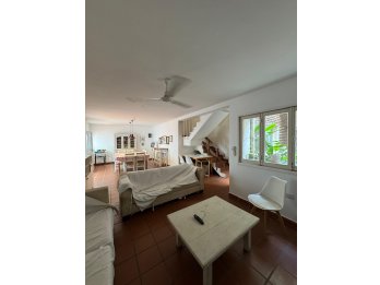 VENDO AMPLIA CASA ZONA CENTRO - SAN JUAN Y URUGUAY