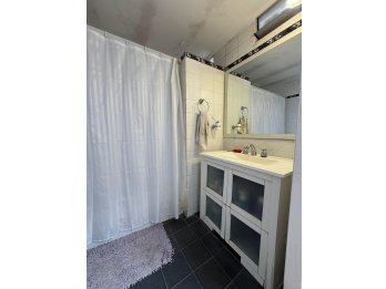 VENDO AMPLIA CASA ZONA CENTRO - SAN JUAN Y URUGUAY