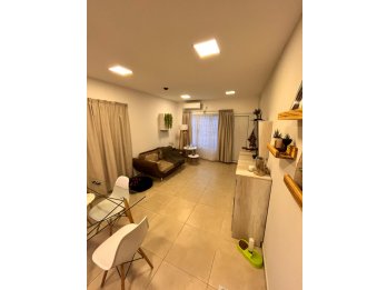 HERMOSA CASA DE 2 DORM, MODERNA, IMPECABLE, LISTA P/ HABITAR