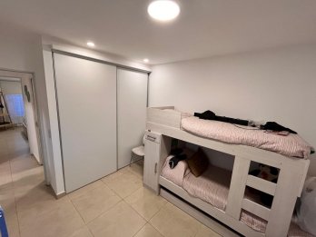 HERMOSA CASA DE 2 DORM, MODERNA, IMPECABLE, LISTA P/ HABITAR
