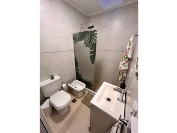 HERMOSA CASA DE 2 DORM, MODERNA, IMPECABLE, LISTA P/ HABITAR