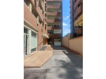 En venta - Cochera centrica zona casa de gobierno -