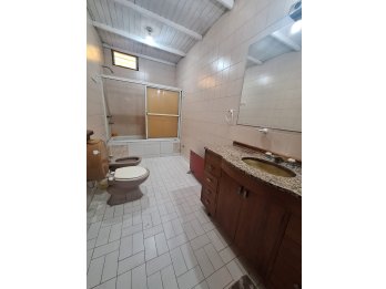 VENTA CASA EN ESQUINA CON ASCENSOR/ ZONA CLUB NEUQUEN