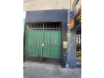 Alquilo galpón céntrico, a dos cuadras de casa de gobierno