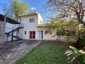 PROPIEDAD EN VENTA CASA /DOS LOCALES