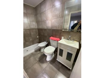 PROPIEDAD EN VENTA CASA /DOS LOCALES