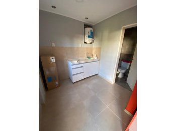 PROPIEDAD EN VENTA CASA /DOS LOCALES