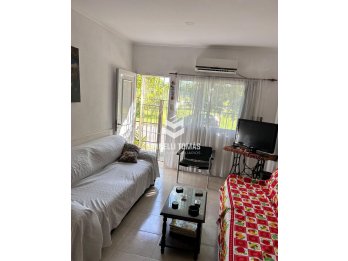 CASA EN ORO VERDE, 2 DORM, 2 COCHERAS, EXCELENTE UBICACIÓN.