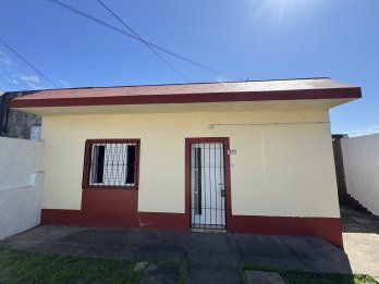 CASA EN VENTA- APTA CREDITO HIPOTECARIO - DOS CASAS EN UNA