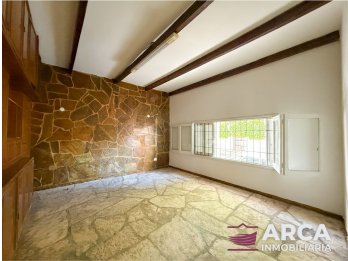 VENDO CASA DE 3 DORM EN PLENO CENTRO