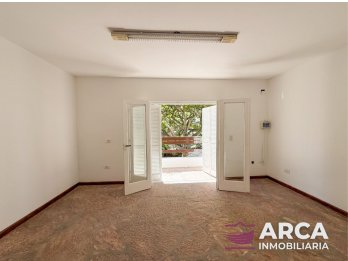 VENDO CASA DE 3 DORM EN PLENO CENTRO