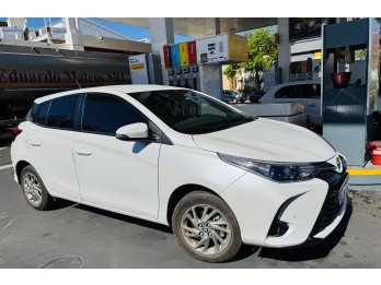 DUEÑA VENDE TOYOTA YARIS IMPECABLE 5800 km